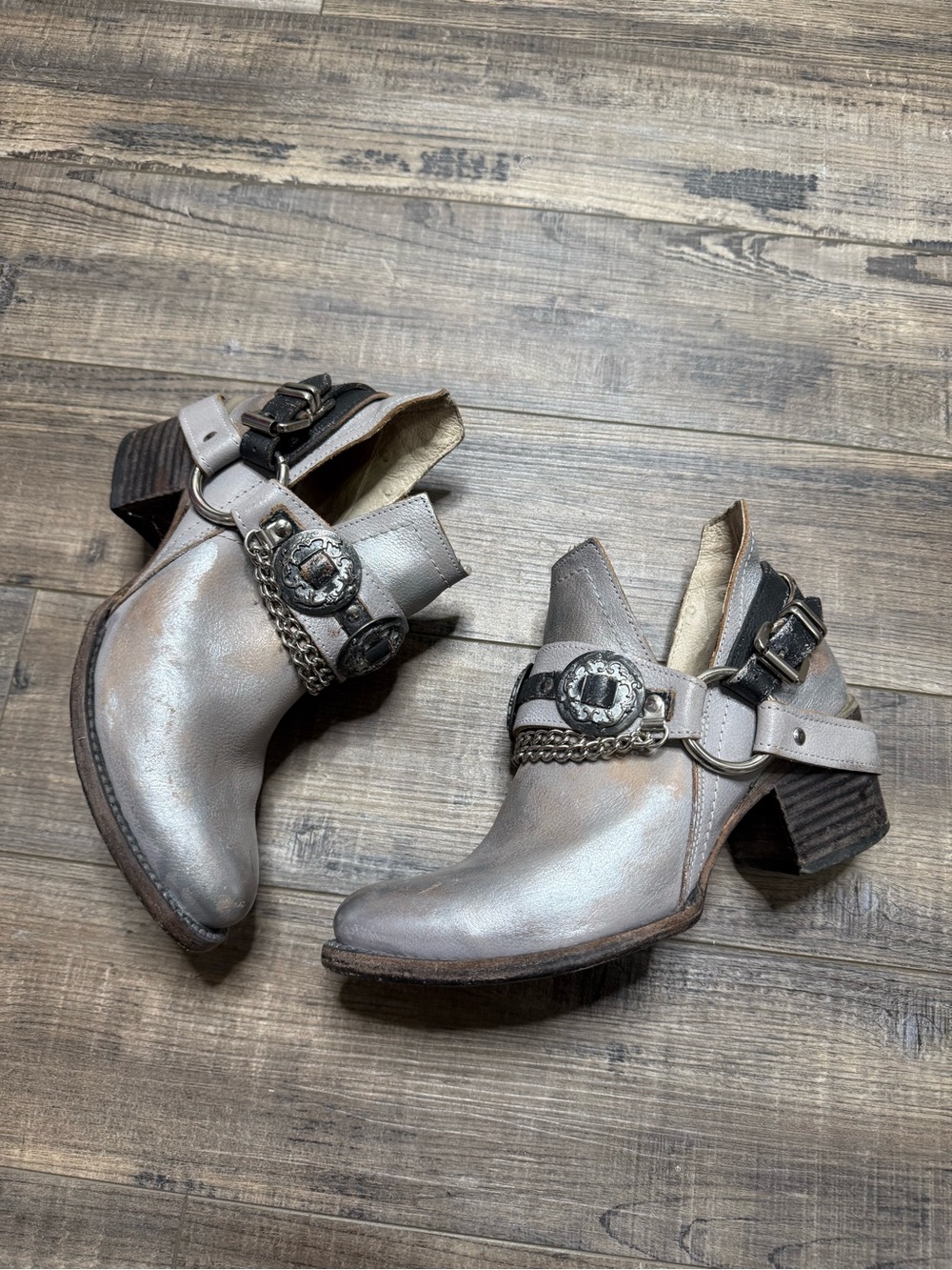 Freebirds Mystic Metallic Silver Western-Inspired Ankle Booties Buckle Size 6 - Picture 12 of 13
